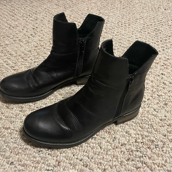 Taos Black ankle boots - Picture 2 of 3